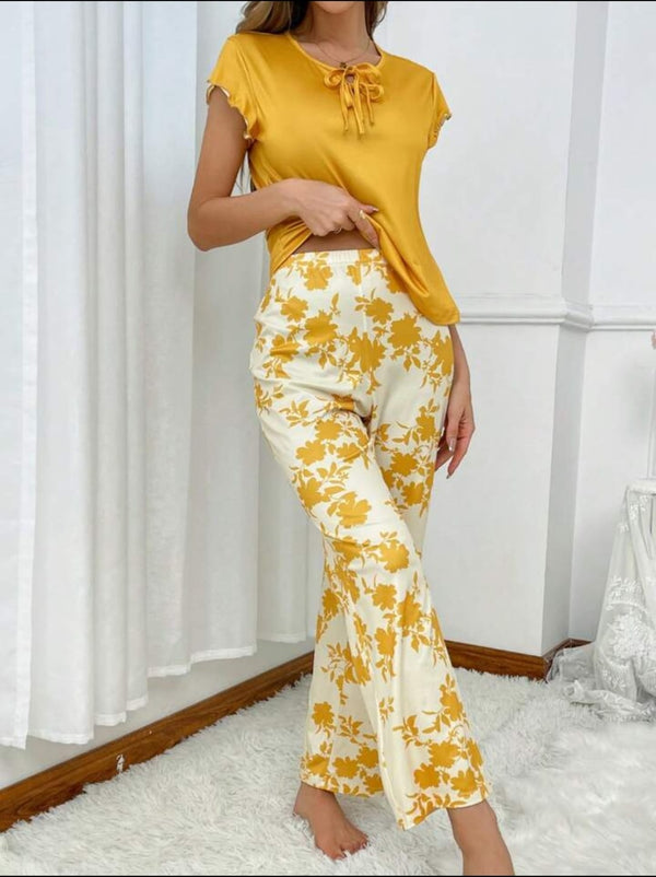 Women's Fashionable Floral Printed Pajama Set